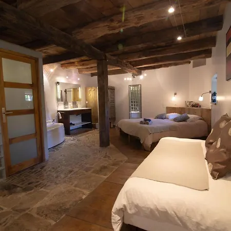 Couette-café Le Clos Du Barry 3*