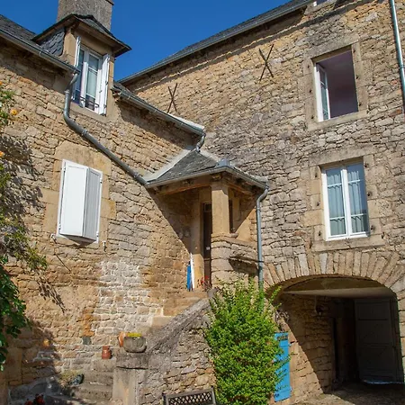 לינה וארוחת בוקר Le Clos Du Barry 3*