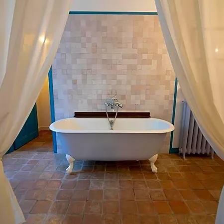 Le Clos Du Barry Bed and Breakfast Sévérac-lʼÉglise