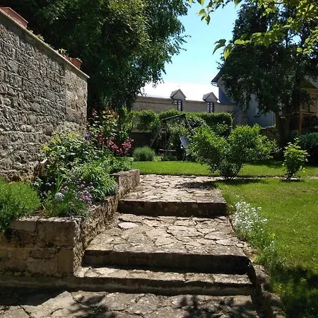 Le Clos Du Barry Frühstückspension Sévérac-lʼÉglise