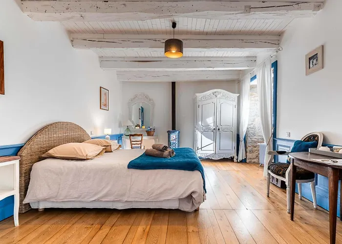 Alojamento de Acomodação e Pequeno-almoço Le Clos Du Barry 3*